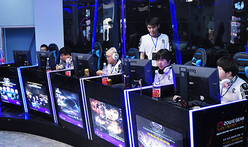 步行者的明 步行者的明