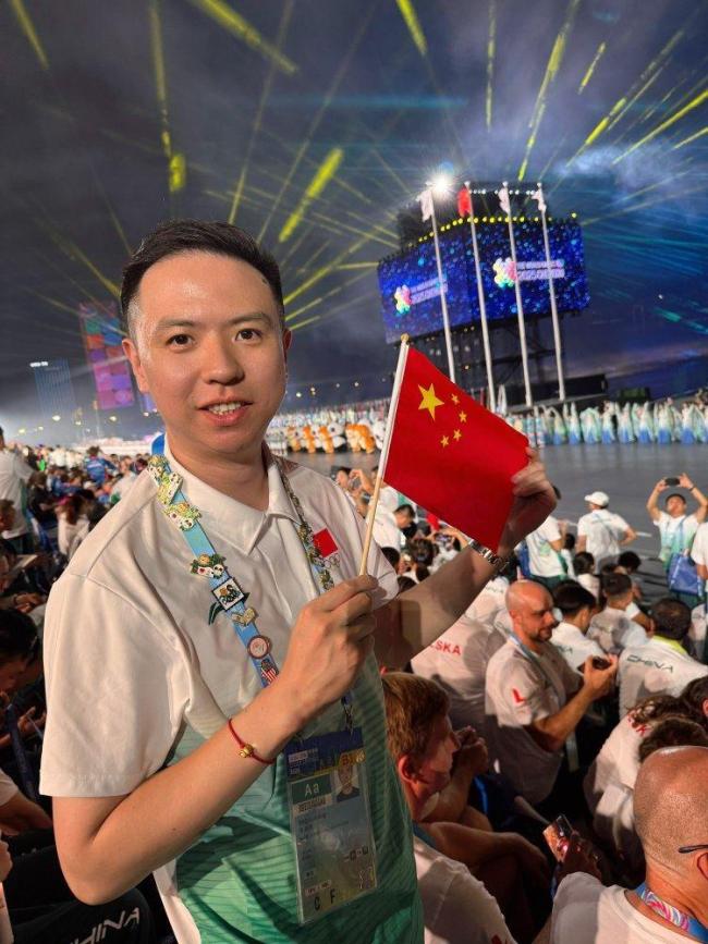 更加成熟地 更加成熟地