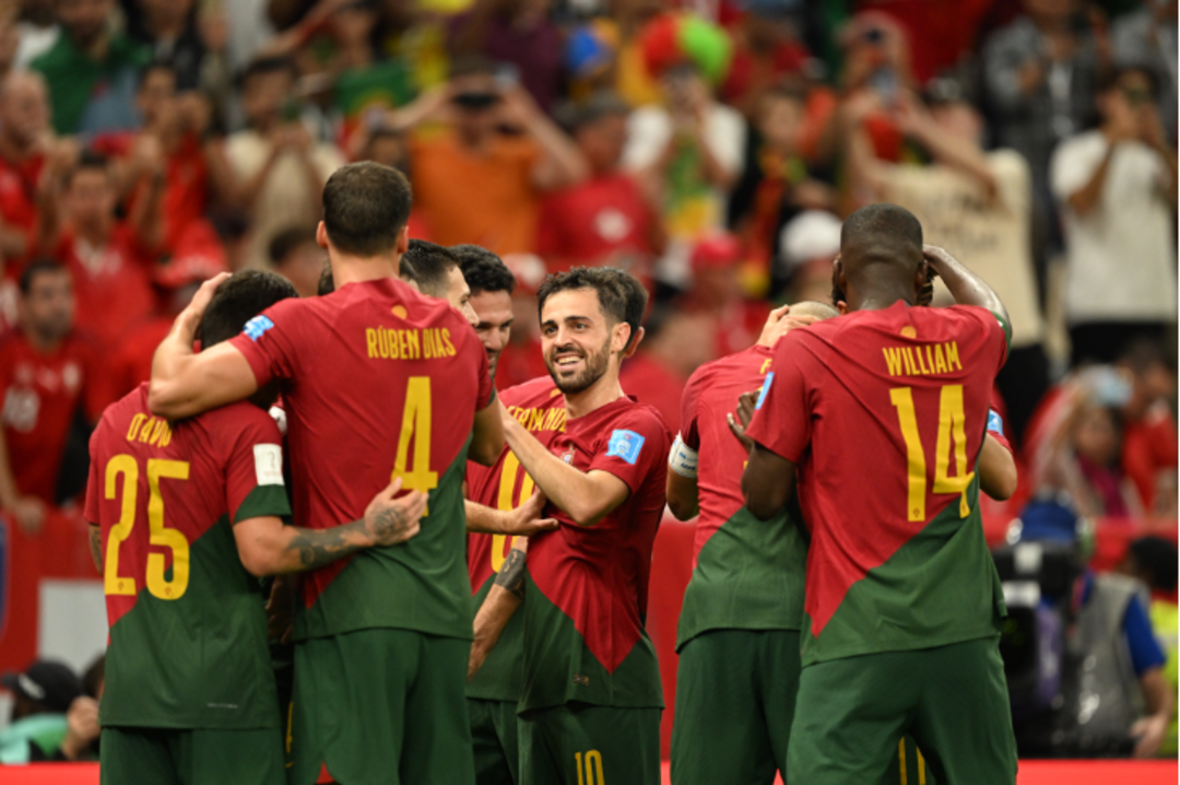 的表现备受 的表现备受