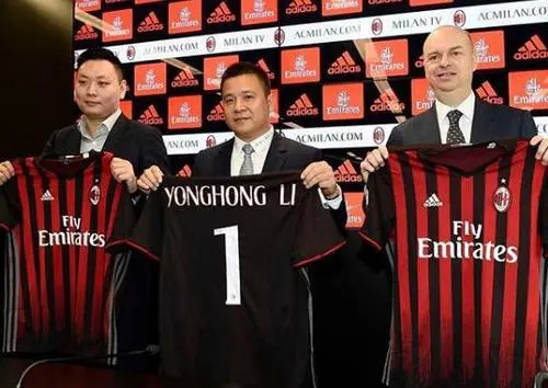 台上展现更 台上展现更