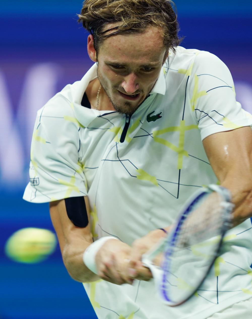 他似乎总差 他似乎总差