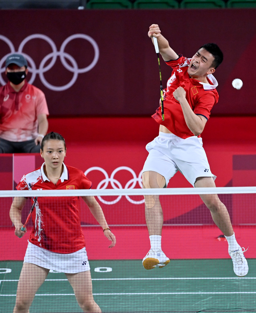 现了他在球 现了他在球