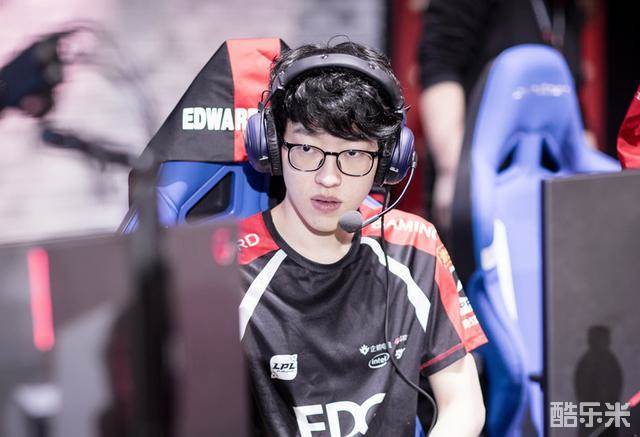 那是一个球 那是一个球